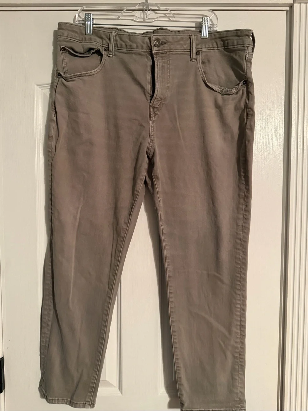American Eagle Outfitters Straight Leg Jeans in Taupe